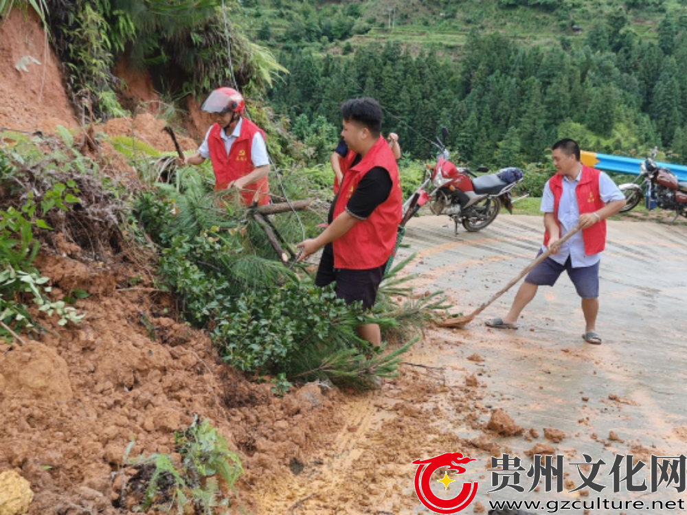 黎平县：党员干部闻“汛”而动 在风雨之中显担当