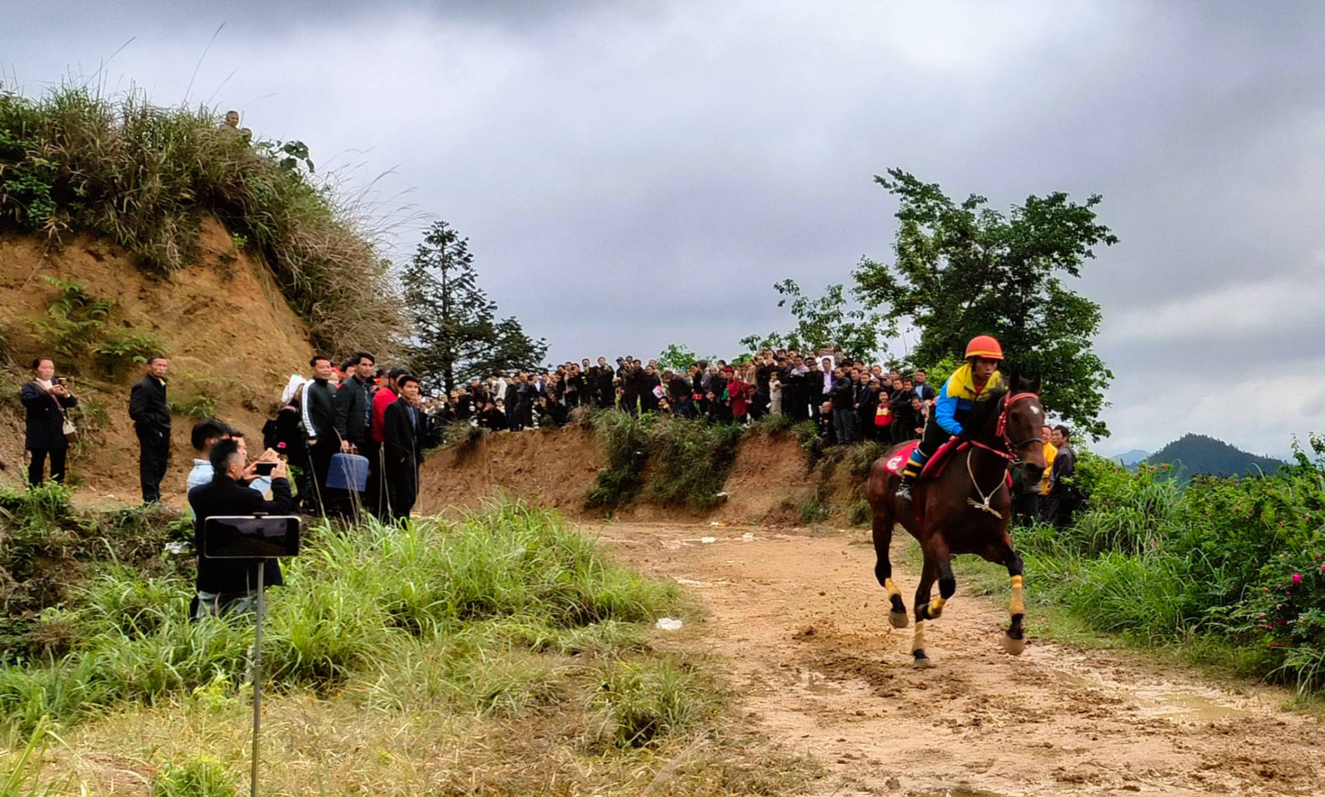 雷山望丰乡：精彩爬坡节活动引众“上春山”