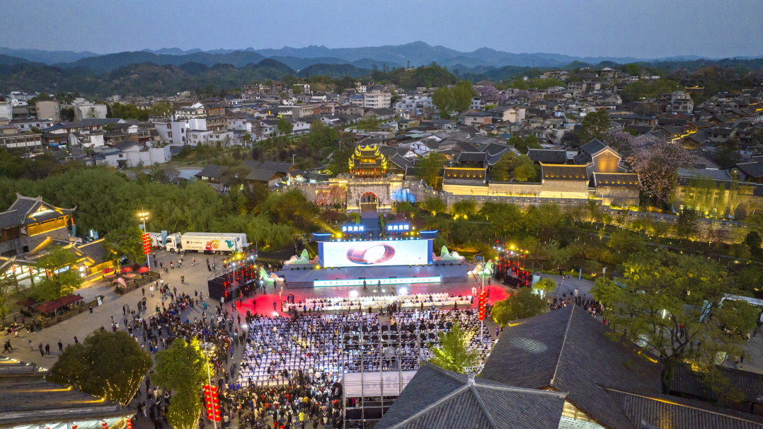 青岩古镇一景。孙操摄.jpg