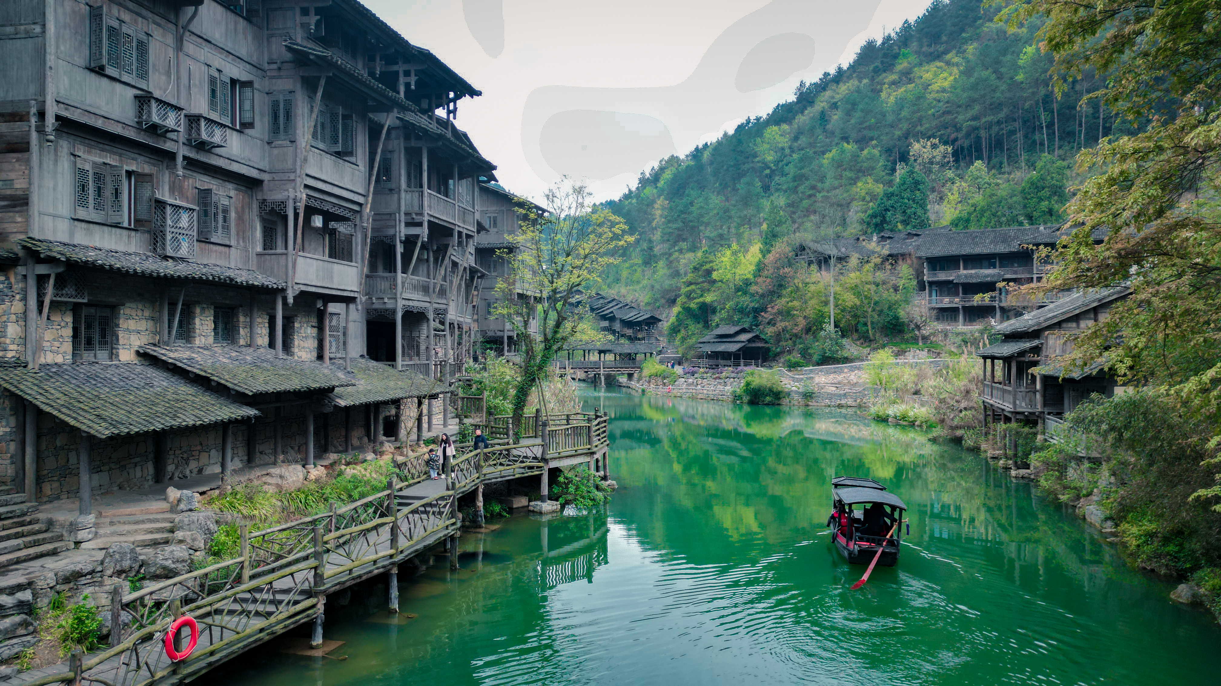 国风遇上贵州｜乌江寨景区：看灯光濡染夜色，听岁月如歌浅吟