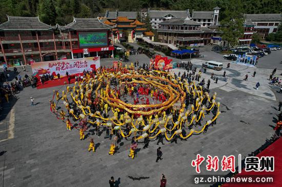 贵州江口：载文明而驰 沐新风前行