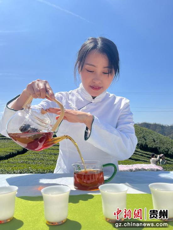 茶艺师泡茶