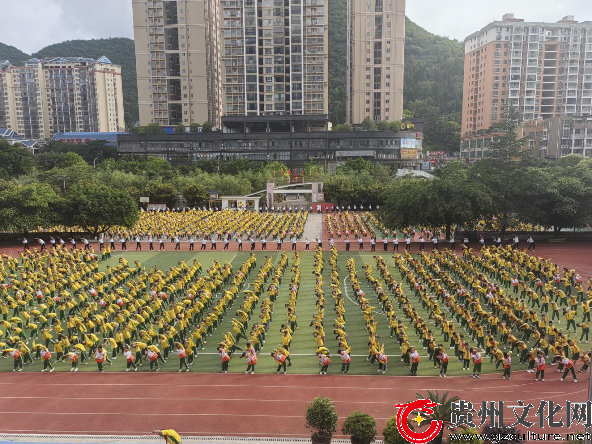 关岭龙潭街道第一小学：阳光大课间 活力满校园