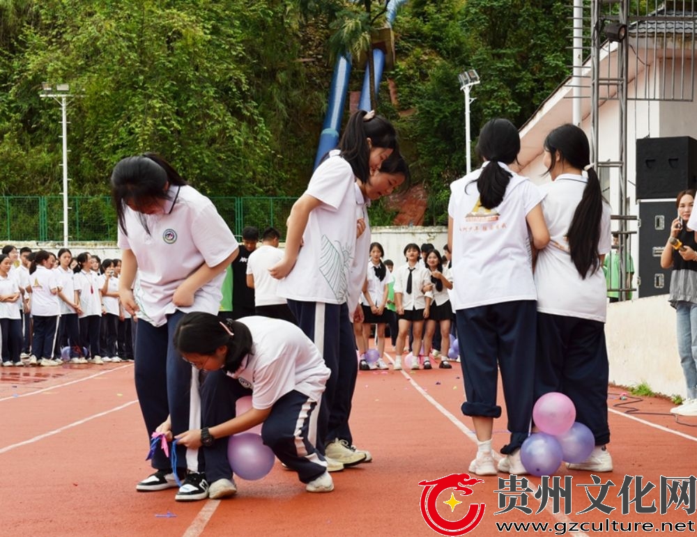 从江二中：开展趣味减压活动，助力学子快乐迎考