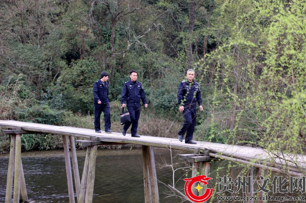 黎平公安：警“茶”零距离 普法宣传忙