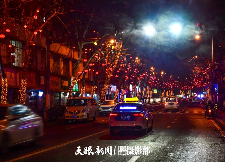 （中首）<a href=//www.hp-dv.com target=_blank class=infotextkey>贵阳</a>：红红火火迎新年 年味夜景亮起来