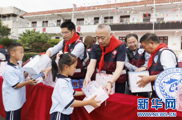 中疾控青年专家把“大健康”装进山区孩子的“小课堂”