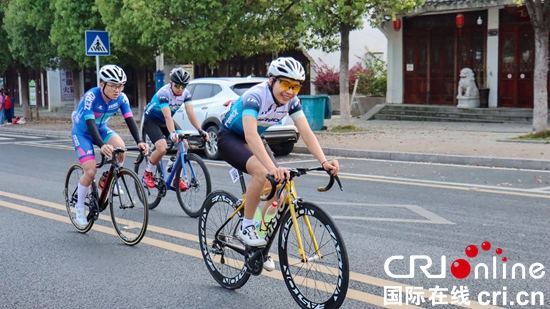 第八届“多彩贵州”自行车联赛暨第十五届福泉国际自行车节激情开赛_fororder_IMG_8906