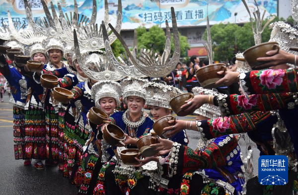 特写：一场在都市中行进的“民族嘉年华”