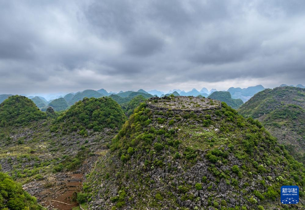 贵州兴义：“消失”的山峰