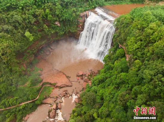 5月27日，航拍赤水丹霞旅游区·赤水大瀑布。