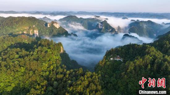 航拍施秉云台山风景美如画