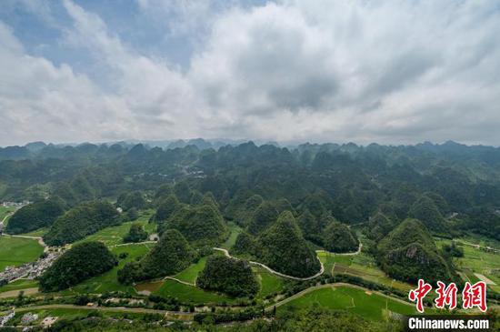 贵州兴义：夏日万峰林 风景美如画